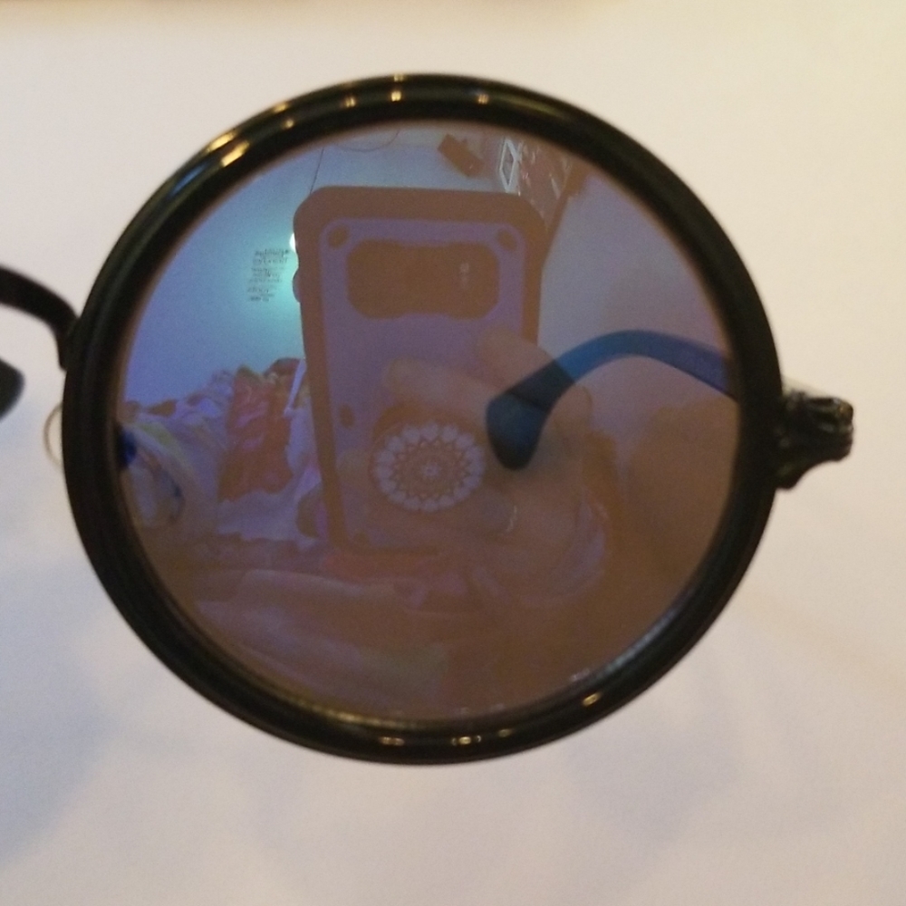 Glasses - Picture 2 of 5